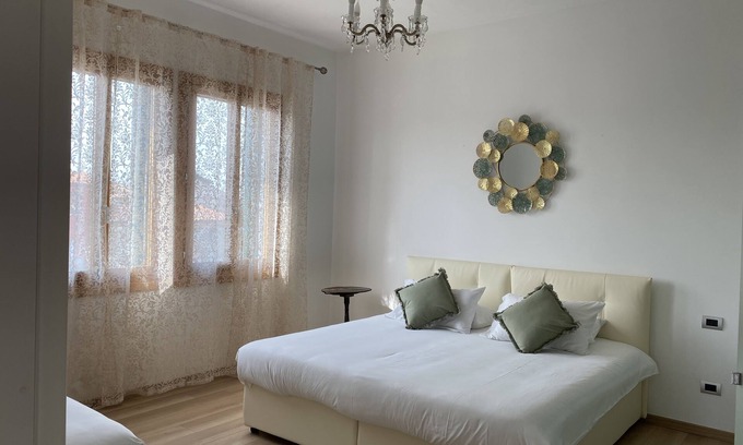 Longa Apartment | The VIEW Apartment with Canal view