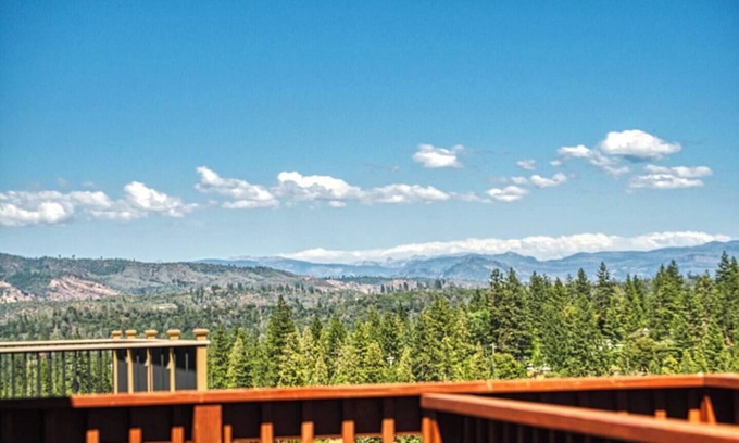 Groveland Apartment | The View at Pine Mountain Lake