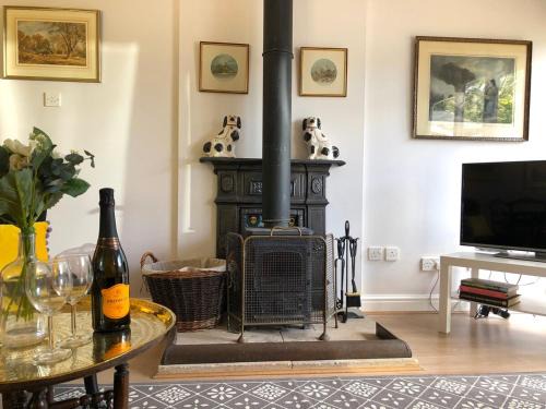 Nunney House | The View Cottage - Tennis Court - Nr Frome, Longleat