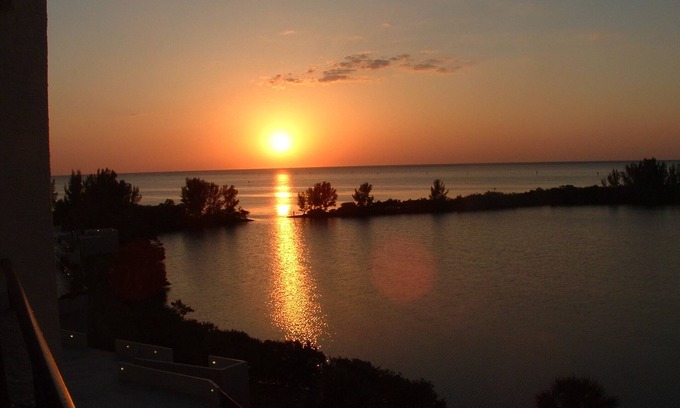 Hudson Condo | THE VIEW IS AMAZING!