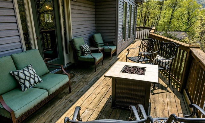 Massanutten House | The View, mountain side home in Massanutten Resort