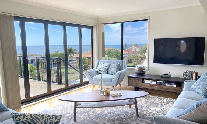 Tura Beach House | The Views - 4 Bedroom Home - Pet Friendly - 5+ Nights