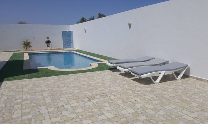 Triffa House | The villa "DAR Sabrine" with its 100% swimming pool not overlooked, barbecue and shower