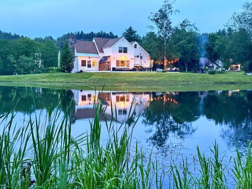 West Dover House | The Villa - Industrial Farmhouse with Hot Tub