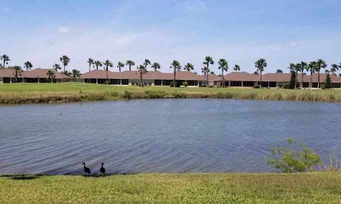 Laguna Vista Villa | The Villa on the pond - 52 GH