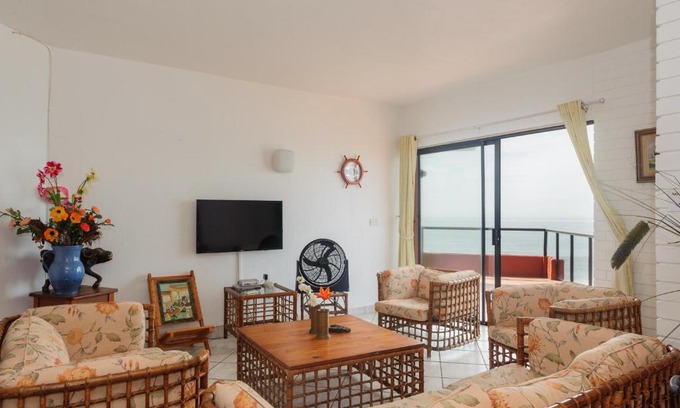 Sheffield Beach Apartment | The Village 27