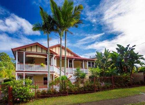 Mudgeeraba Bed & Breakfast | The Village B&B