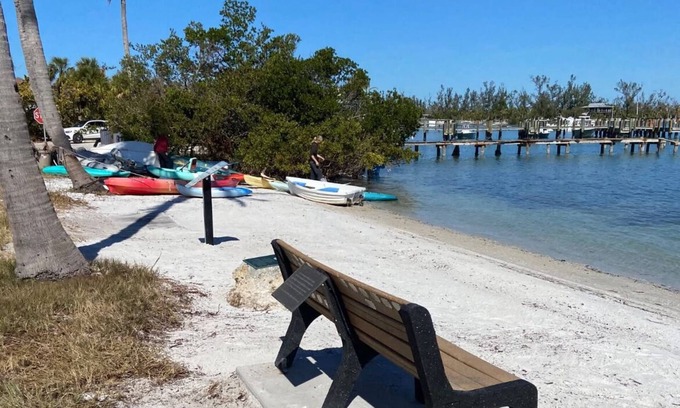 Longbeach Village House | The Village Bungalow of Long Beach in Longboat Key