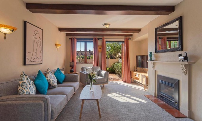 Stoke Apartment | The Village Green Apartment