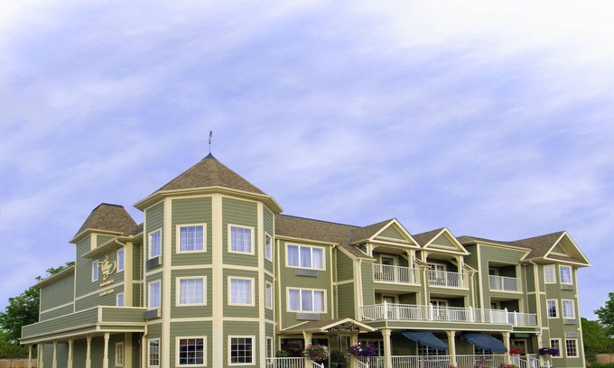 Lakefield Hotel | The Village Inn