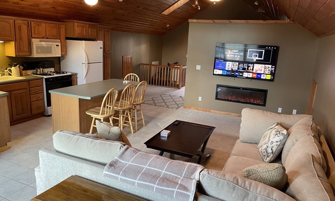 Gowanda Apartment | The Village Loft