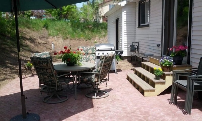 Lake Leelanau House | The Village of Lake Leelanau is centrally located in Leelanau County.