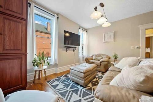 Downtown Columbus House | The Village Townhouse - 5 BR