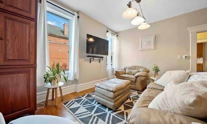 Downtown Columbus House | The Village Townhouse - 3 Bedrooms w/extra beds