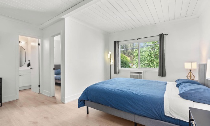 Okanagan-Similkameen Hotel | The Villager Inn
