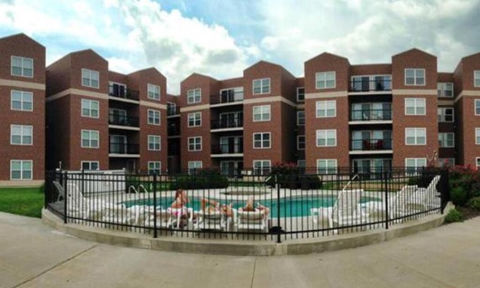 Emporia Apartment | The Villas At Emporia