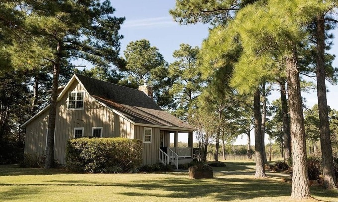 New Ulm Resort | The Vine - Lovely "Lonestar Cottage" on Vineyard with Private Lake, Sleeps 6