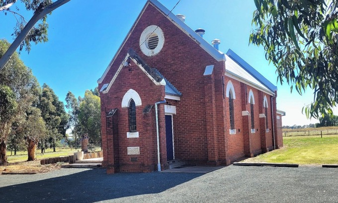 Wyuna House | The Vines - Wyuna. Luxury Church Retreat near Echuca