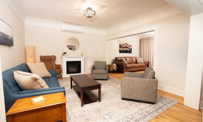 Forks Apartment | The Vintage Hideaway! Bright apartment, private yard and Starlink internet!