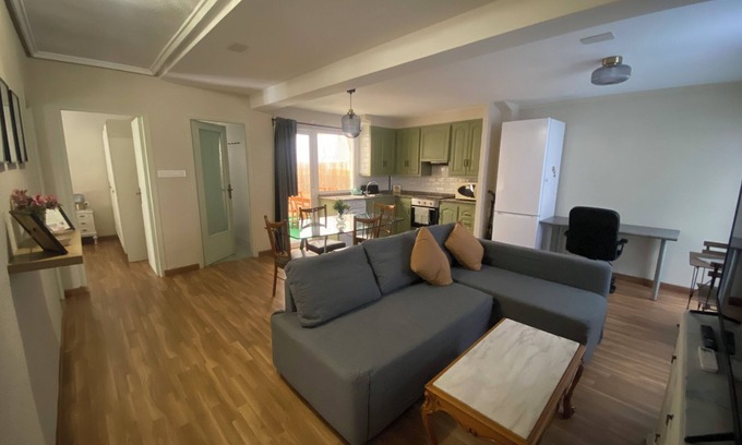 Elche Apartment | The vintage house, close to downtown, 2 private patios