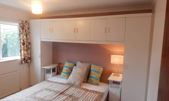 Cherry Hinton House | The Vinyard - Corporate & family stay with parking