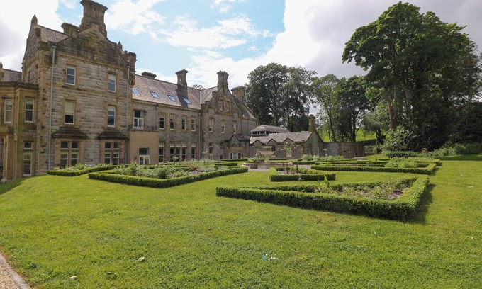 Newland Near Ulverston Cottage | THE VIOLET SUITE STONE CROSS MANSION, family friendly in Ulverston
