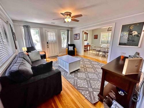 Prescott House | The Virginia Blue- Walk To Downtown Prescott