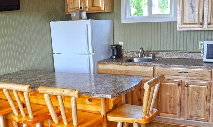 Algoma District Hotel | The Voyageurs' Lodge