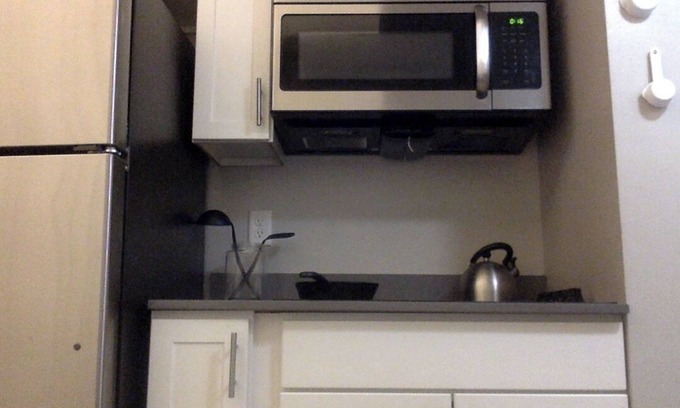 Downtown Louisville Hotel | The Vue @ 3rd comfortable space 1 block from 4th st Live Downtown .