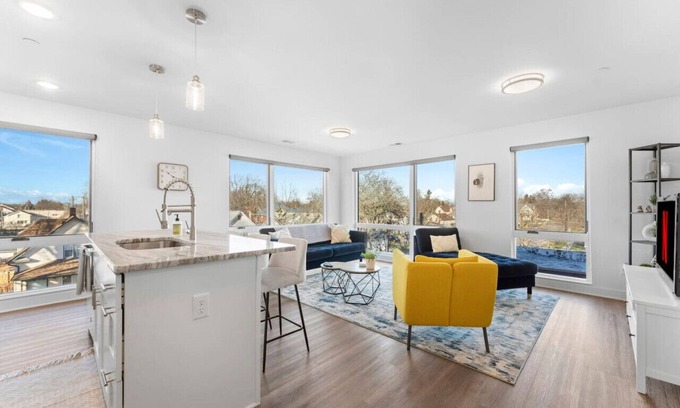 Wyandotte Apartment | The W Loft Spacious 2 Bed Private Pool and Gym