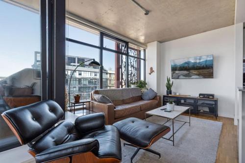 Gastown Apartment | The W, Modernized 2 bedroom Downtown Highrise