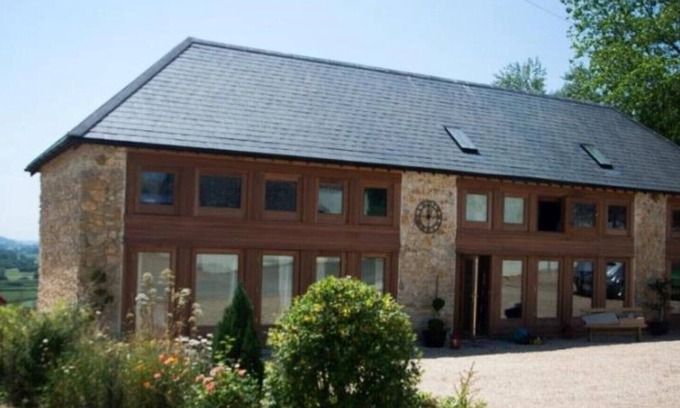 Kilmington House | The Wagon Shed Hills Farm Stays