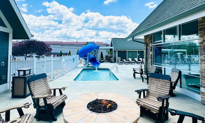 Pigeon Forge Hotel | The Walden, Trademark Collection By Wyndham