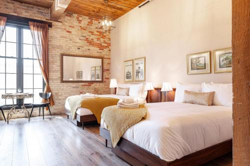 Stratford House | The Wallace Suite - Stratford
