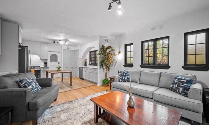 Shadyside House | The Walnut Suites - The Family Suite