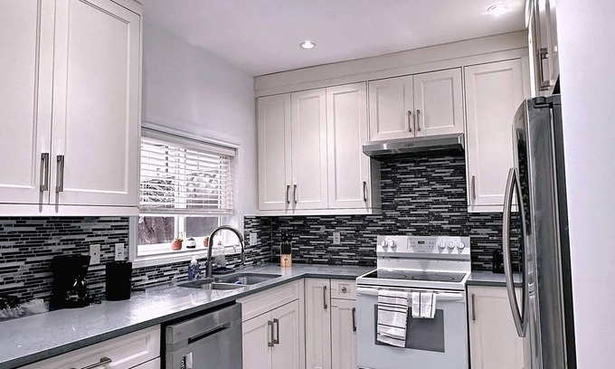 Fraserview House | The warm and lovely coach home with 3 bedrooms