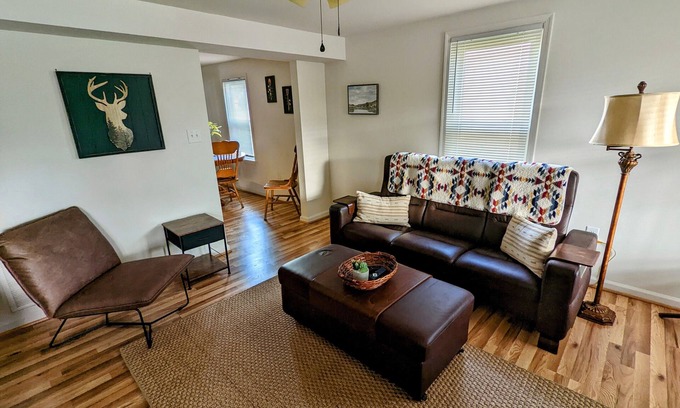 Front Royal House | The Warren House: 5 minutes to Shenandoah National Park!
