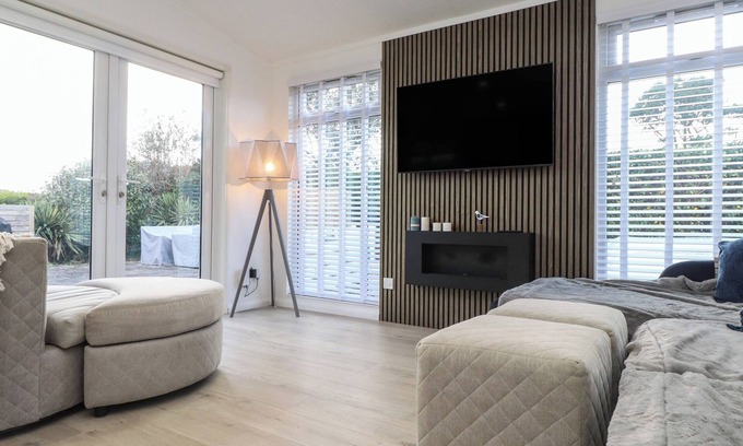 Mynytho Cottage | THE WARREN M5, family friendly, country holiday cottage in Abersoch
