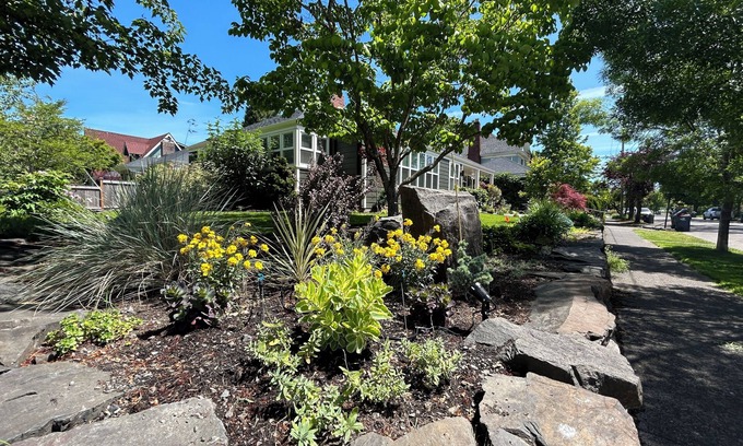 Friendly House | The Washington – Bright Modern Urban Jungle With Best Walkable Location/Hottub