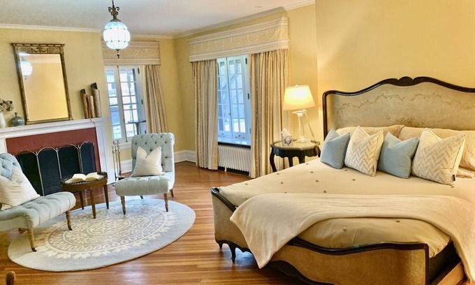 Highland Mills Bed & Breakfast | The Washington Room at Rushmore Estate in Woodbury NY Bed and Breakfast
