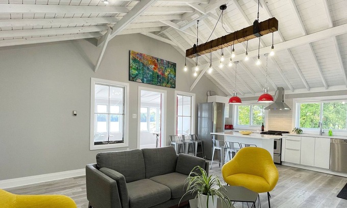 Frontenac House | The Water's Edge-A Modern Waterfront Cottage Rental