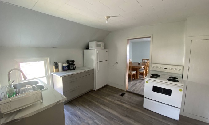 Napanee Apartment | The Water Street Inn Upper apt