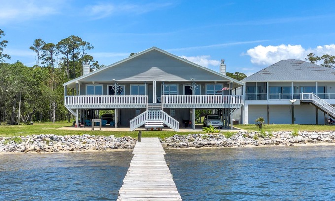 Gulf Breeze House | The Waterfront Escape - Private Dock, Gulf Breeze
