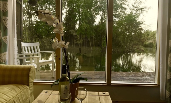 Bedworth Bed & Breakfast | The Waterfront Lodges