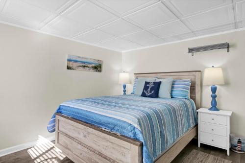 Airlie House | The Waterway 406 by Sea Scape Properties