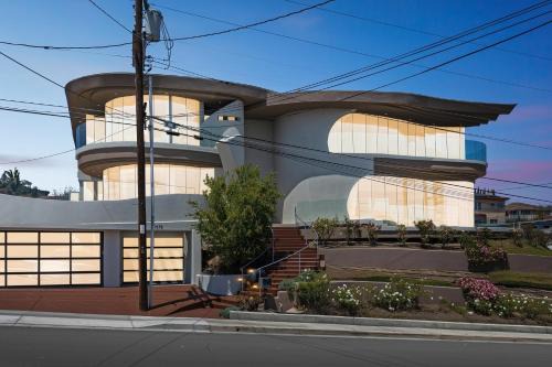 Roseville - Fleet Ridge House | The Wave House! Custom Gem with Panoramic Views, Fire Pit, BBQ, Pool Table