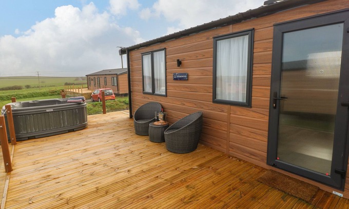 Hasguard Cross Cottage | THE WAVES, pet friendly, with hot tub in Broad Haven