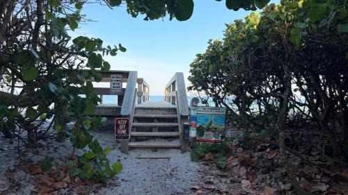 Michigan Beach House | The Wavestay I 4 min walk to Beach