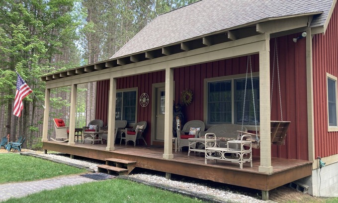 Lake Ann Cottage | The Wayberry Cottage-Beautiful Retreat-Close to Nature