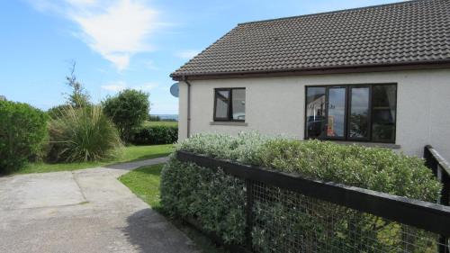 Isle of Lewis Apartment | The Wee Gem - 9 Milking Hill Park